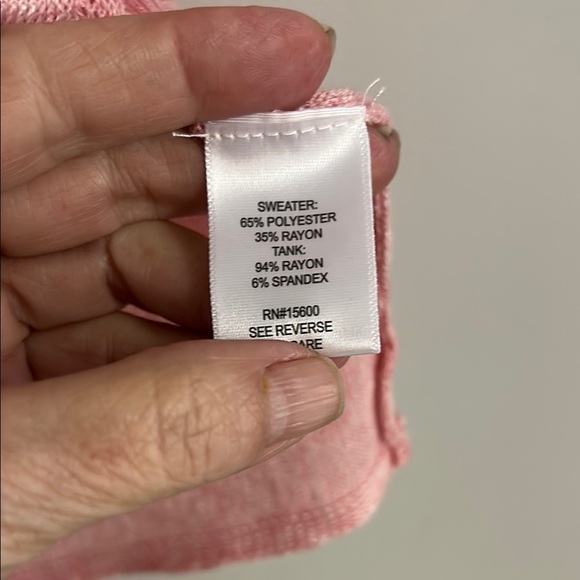 Pink V-Neck Sweater with Three-Quarter Sleeves - Picture 3 of 4